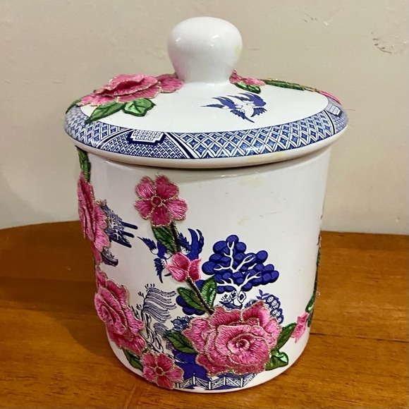 Vintage, Blue Willow -Floral One of a kind Memory Jar 9.5in H x 7.5in - Picture 5 of 13